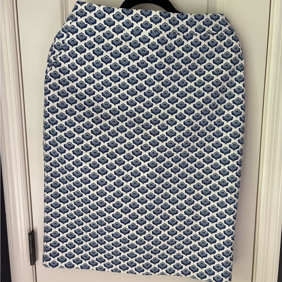 Elegant Blue and White Patterned Skirt-knee length - Picture 2 of 5